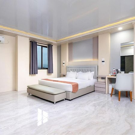 Hotel Grand Valonia à Jembel Extérieur photo