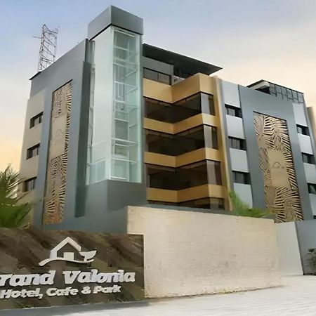 Hotel Grand Valonia à Jembel Extérieur photo