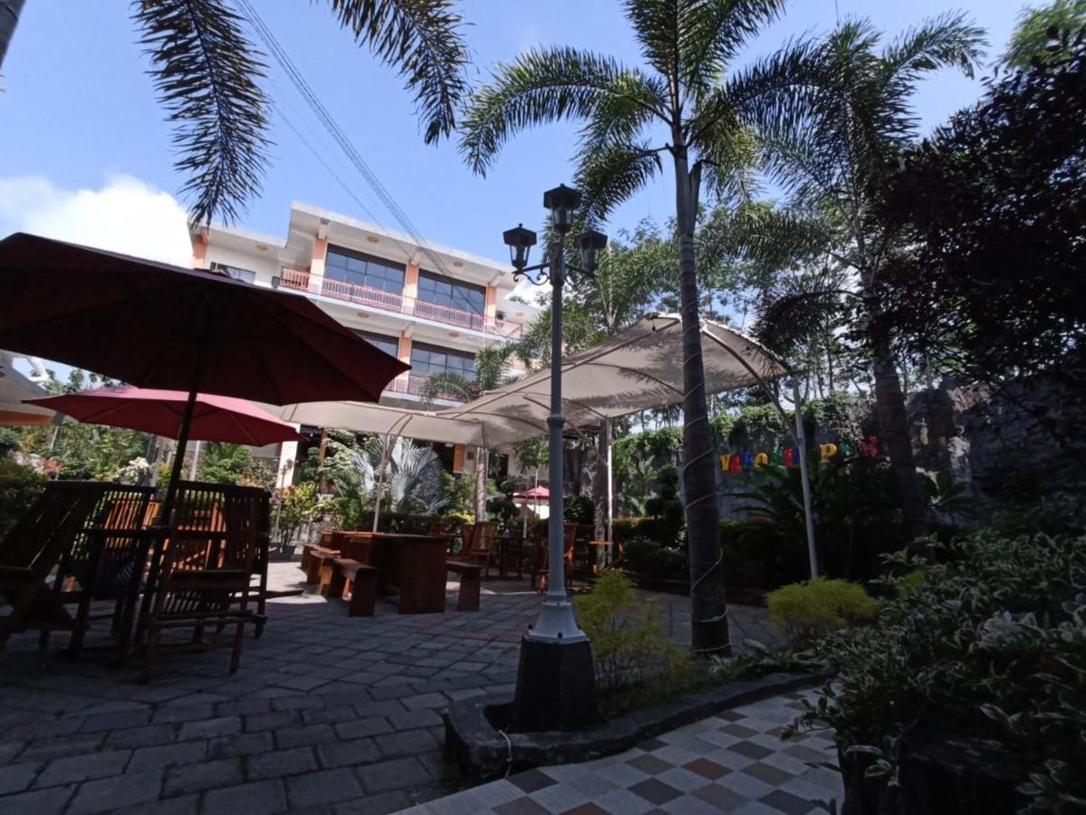 Hotel Grand Valonia à Jembel Extérieur photo