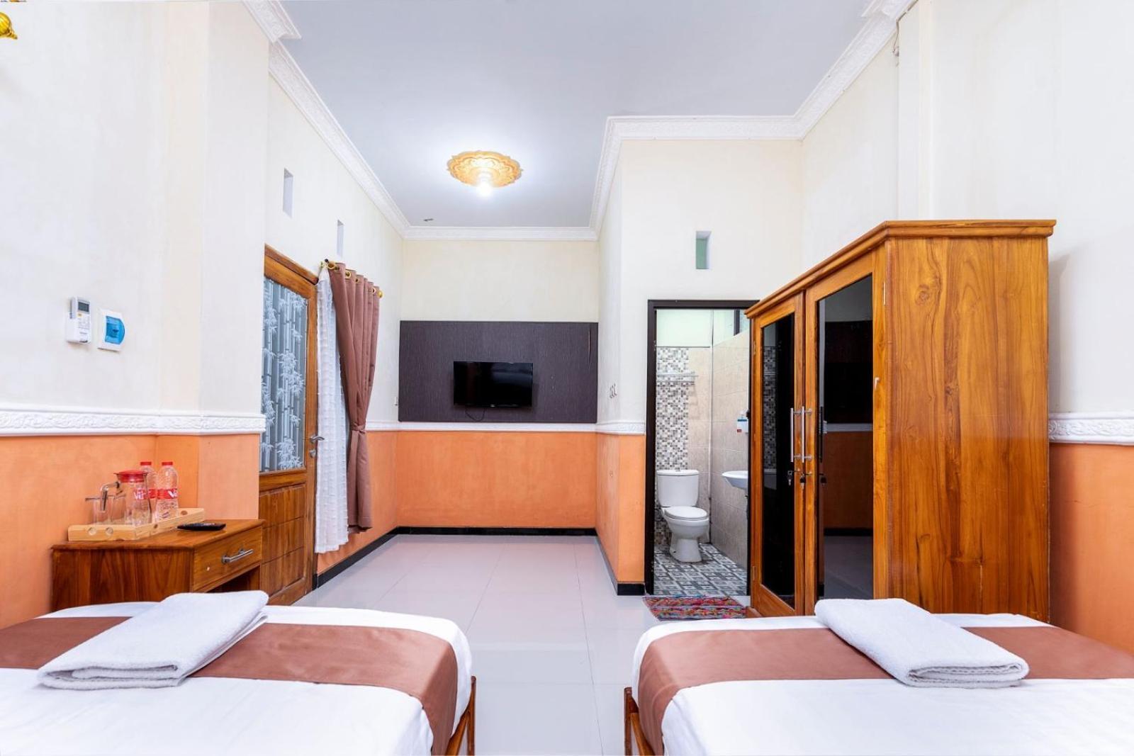 Hotel Grand Valonia à Jembel Extérieur photo